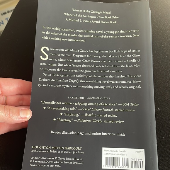 Jennifer Donnelly book. - Picture 2 of 4